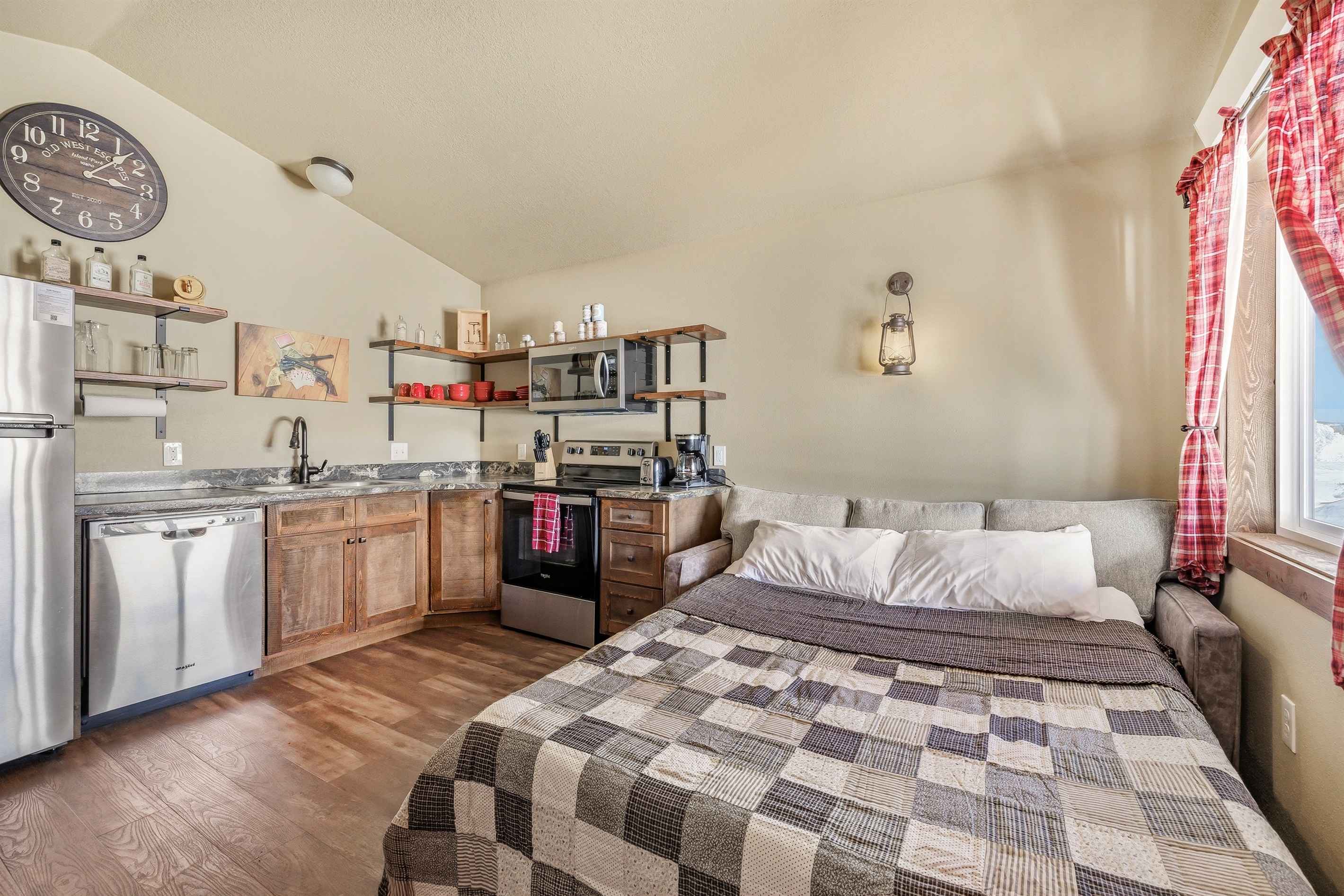 Saloon Cabin gallery image