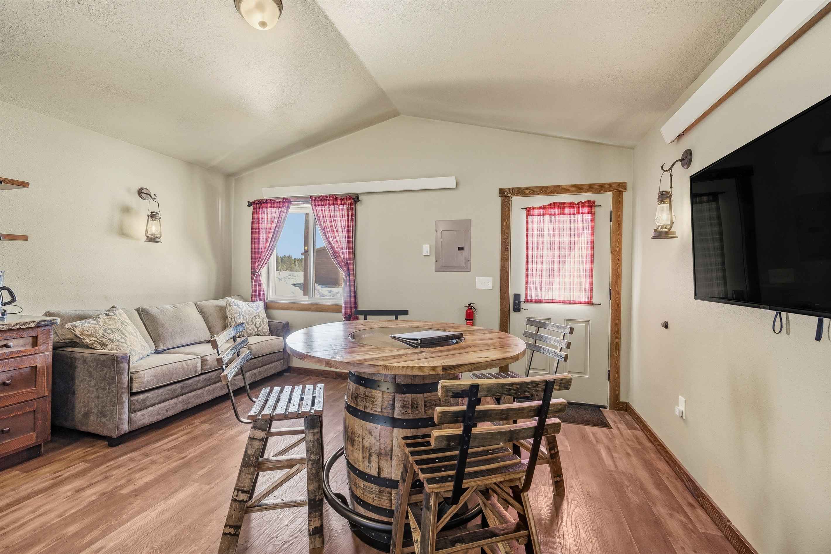 Saloon Cabin gallery image