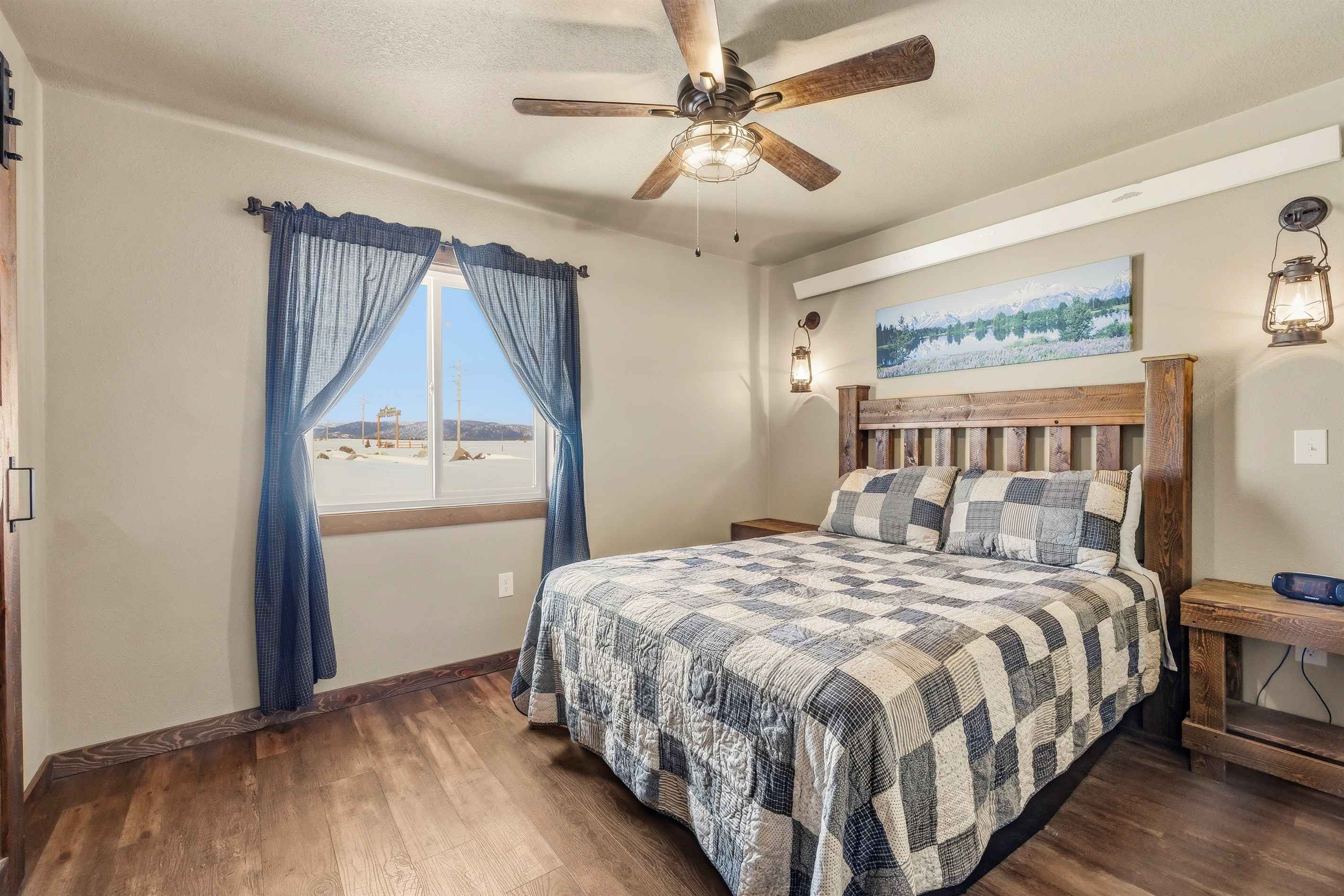 Saloon Cabin gallery image