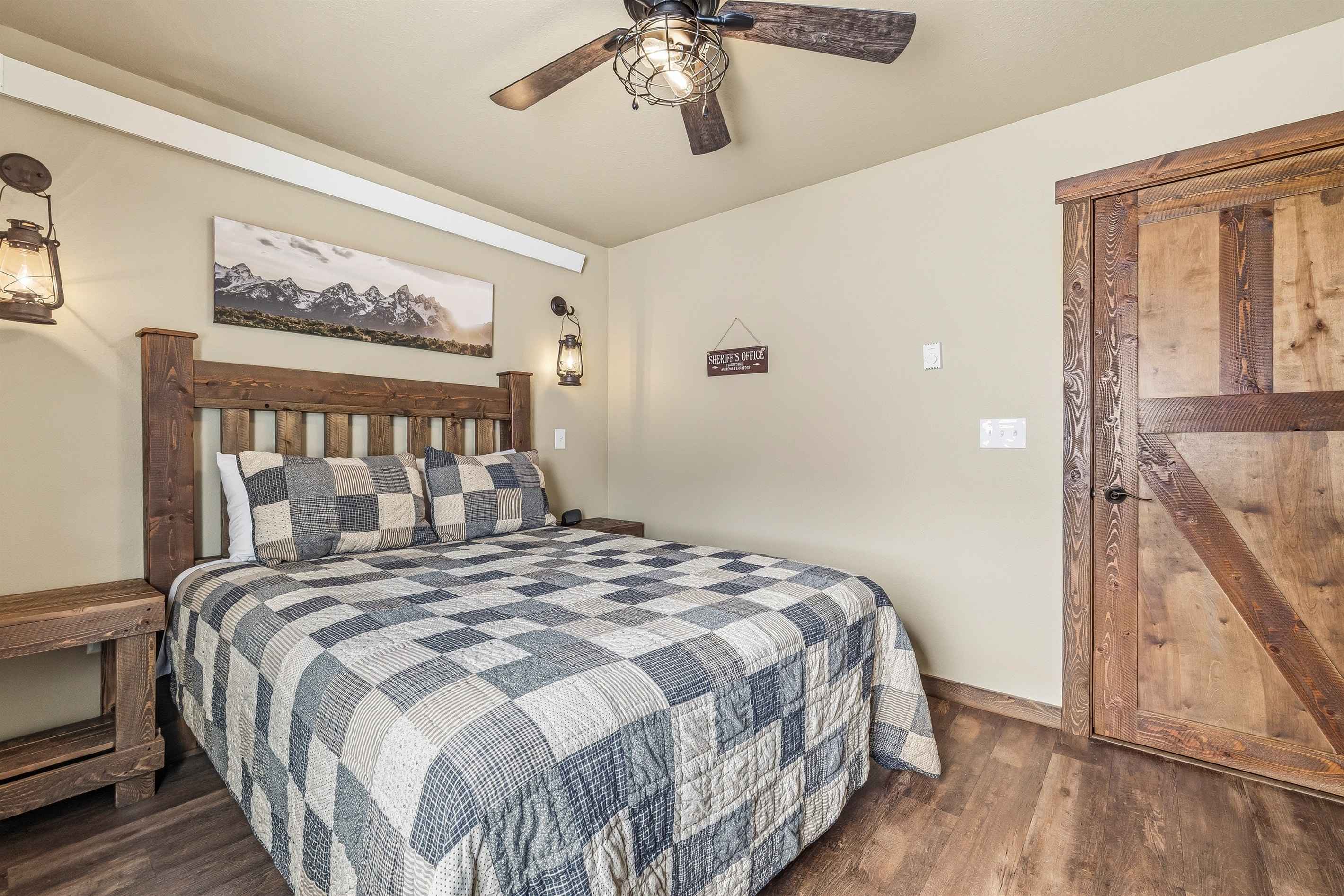 Sheriff's Office Cabin gallery image